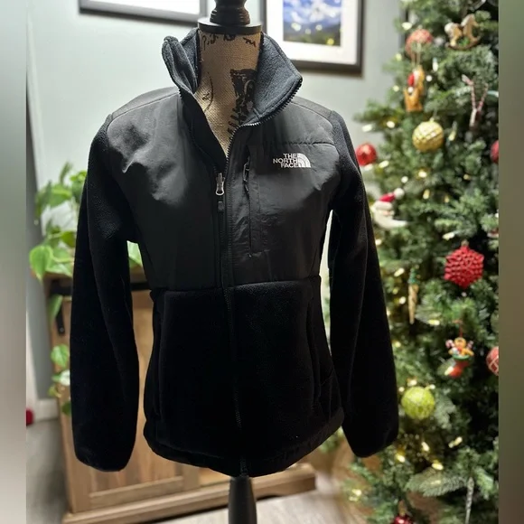 The North Face Women’s Denali jacket. Size small. - Picture 1 of 5
